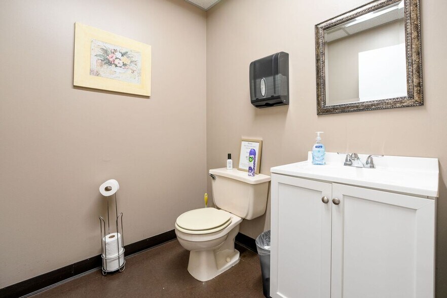 More Photos Of 4209 Shelbyville Rd, Louisville Office For Lease