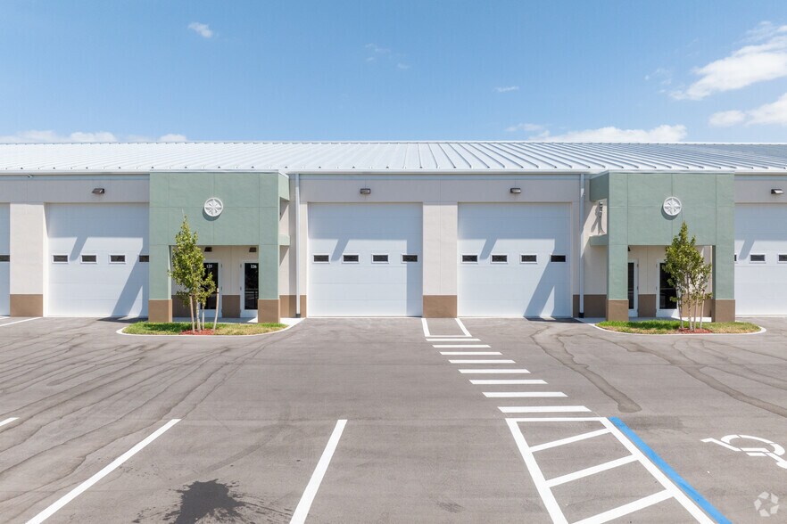 More Photos Of 16221 Lee Rd, Fort Myers Flex For Sale