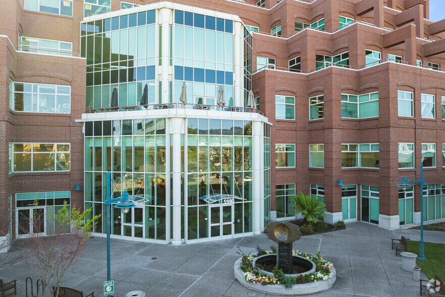 More Photos Of 5980 Horton St, Emeryville Research And Development For Lease