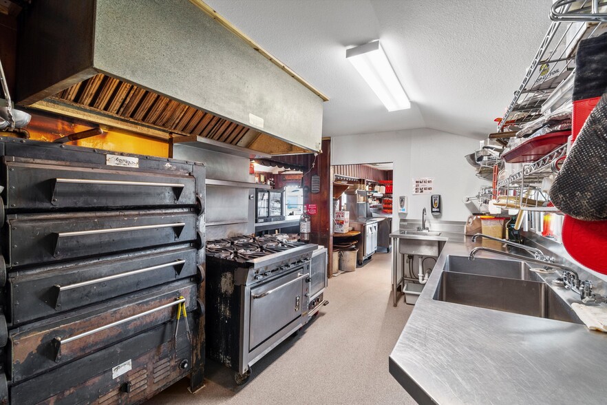 More Photos Of 110 W Bailey St, Ponder Restaurant For Sale