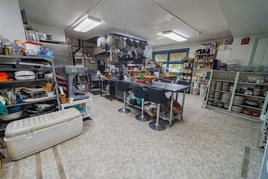 More Photos Of 6 Abroad Rd, West Dover Hotel For Sale