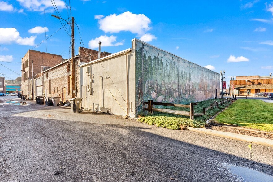 More Photos Of 10 S Toppenish Ave, Toppenish General Retail For Sale