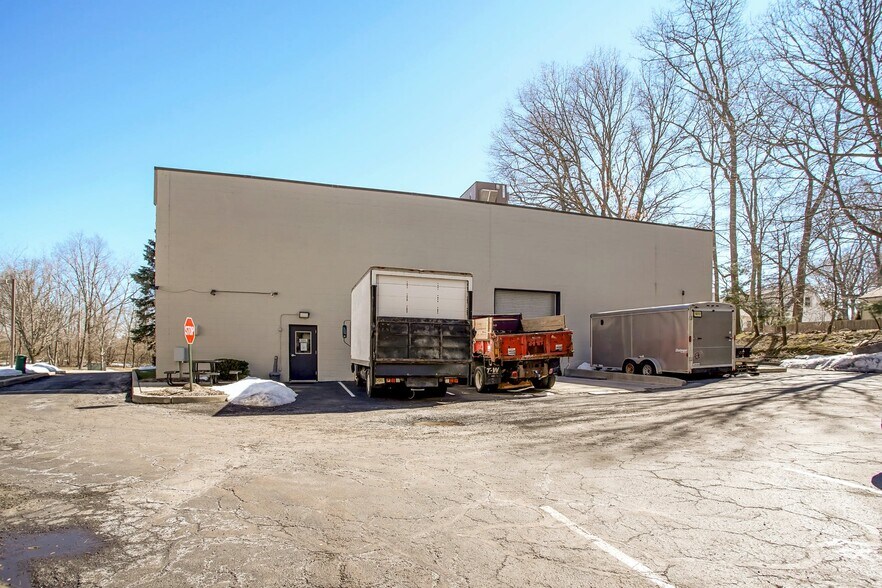 More Photos Of 16 Park Way, Upper Saddle River Warehouse For Lease