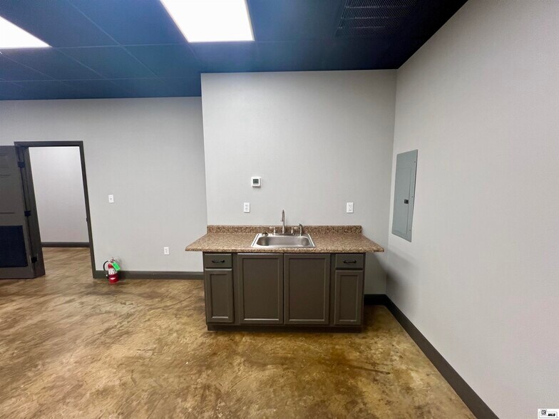 More Photos Of 2519 N 7th St, West Monroe Medical For Lease
