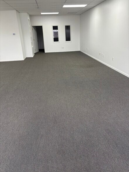 More Photos Of 6208-6222 Covington Rd, Fort Wayne Freestanding For Lease