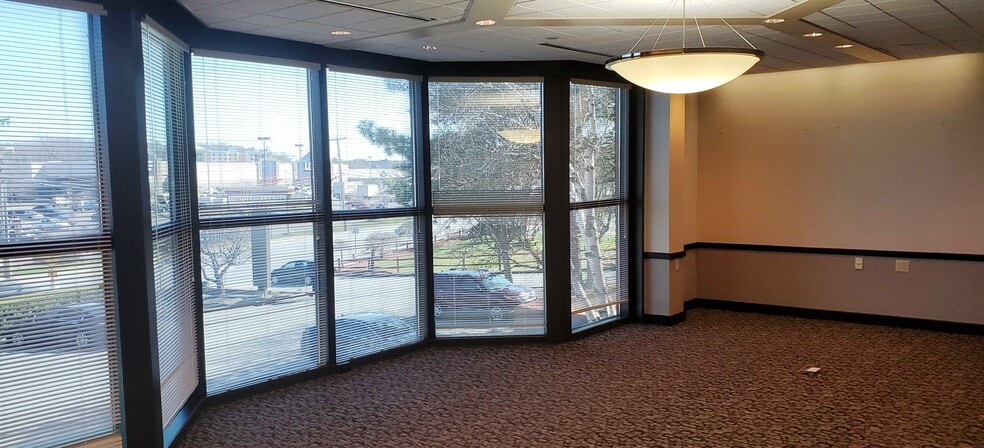 More Photos Of 1711-1715 Broadway, Saugus Loft Creative Space For Lease