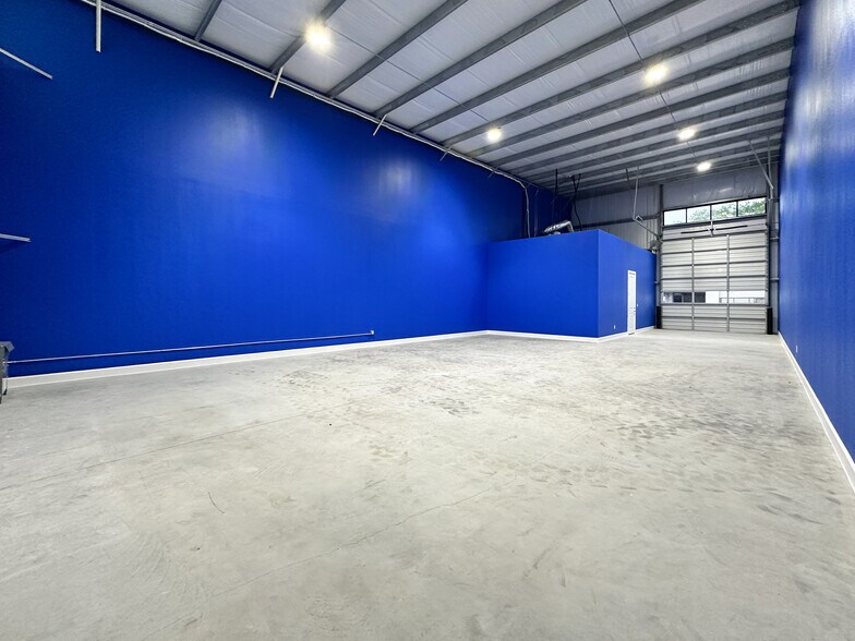 More Photos Of 23645 Gosling Rd, Spring Flex For Lease