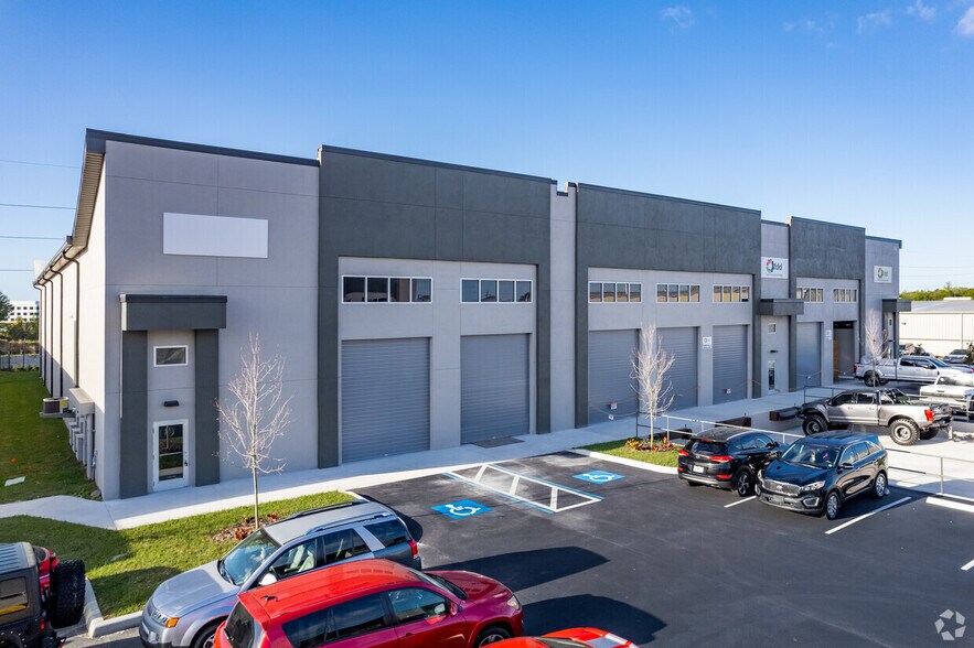More Photos Of 5620 W Linebaugh Ave, Tampa Warehouse For Lease