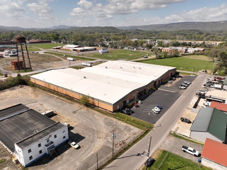 More Photos Of 418-420 W Lake Ave, Rossville Warehouse For Sale