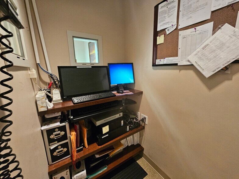 More Photos Of 400 Montauk Hwy, West Islip Medical For Lease