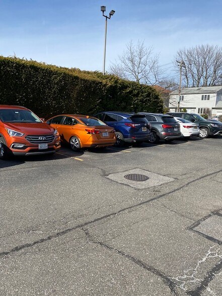 More Photos Of 2201-2211 Merrick Rd, Merrick Office Residential For Lease