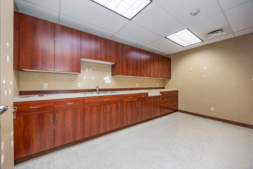 More Photos Of 829 Goethals Dr, Richland Office For Lease