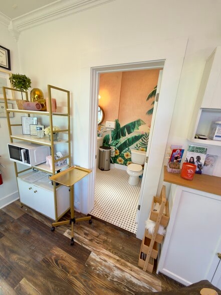 More Photos Of 2303 E Cesar Chavez St, Austin Freestanding For Lease