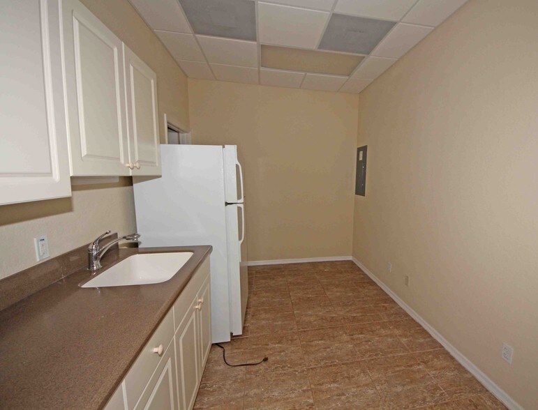 More Photos Of 1215-1217 Admiralty Blvd, Rockledge Office For Sale