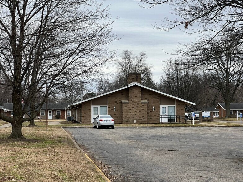 More Photos Of 1450 Luther Sq, Evansville Apartments For Sale
