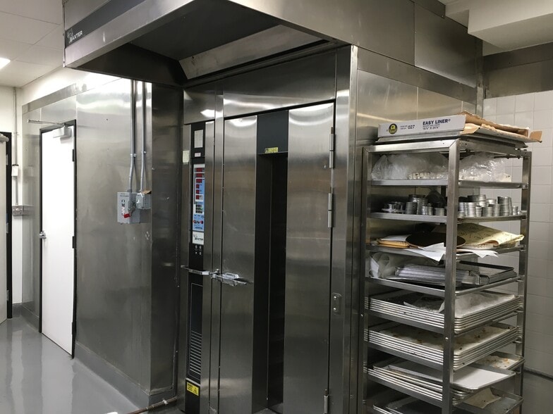 More Photos Of 734-736 Lincoln Blvd, Venice Restaurant For Lease