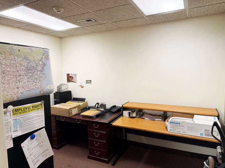 More Photos Of 1505-1545 Paramount Pky, Batavia Warehouse For Lease