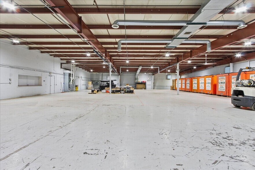 More Photos Of 6886 Wishart St, Huntsville Light Distribution For Lease