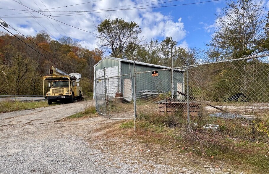 More Photos Of 10018 KY-1428, Martin Industrial For Sale