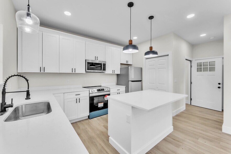 More Photos Of 839 Fairview Rd, Simpsonville Industrial For Sale