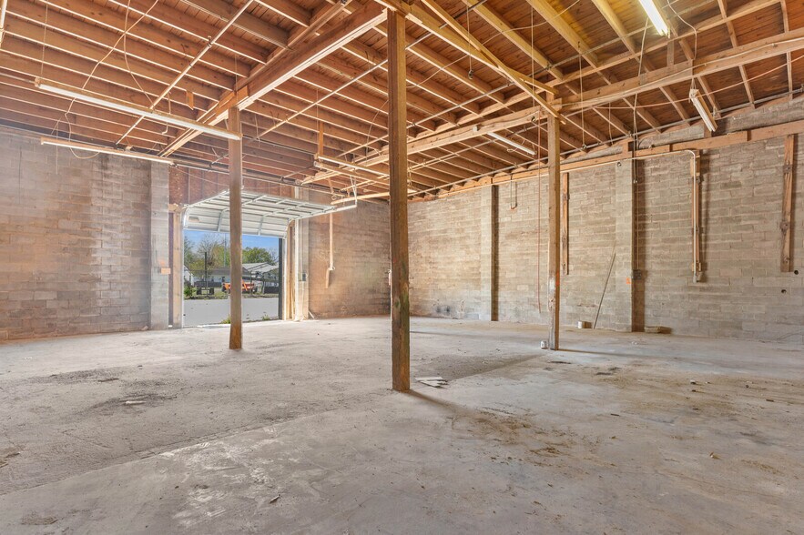 More Photos Of 105 N Sharpe St, Selma Warehouse For Lease