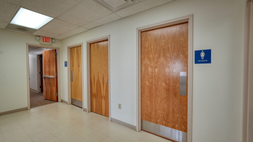 More Photos Of 2050 E Wheeling Ave, Cambridge Office For Lease