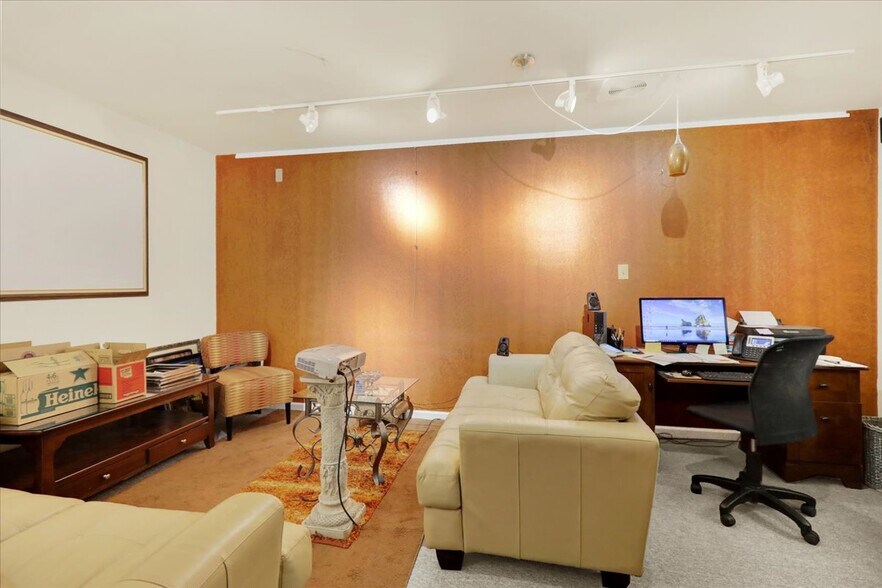 More Photos Of 5 Old Wernersville Rd, Sinking Spring Freestanding For Lease