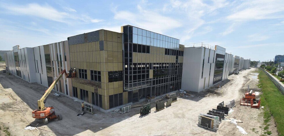 More Photos Of 1724 Steeles Av E, Markham Industrial For Lease
