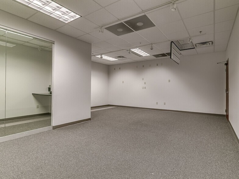 More Photos Of 9802 N Morgan Rd, Yukon Office For Sale