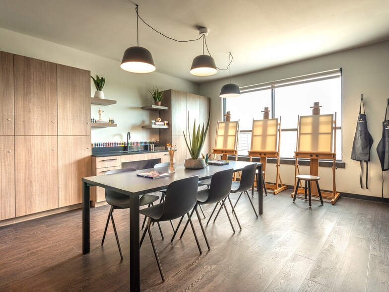 More Photos Of 411 W Commerce St, Dallas Apartments For Lease