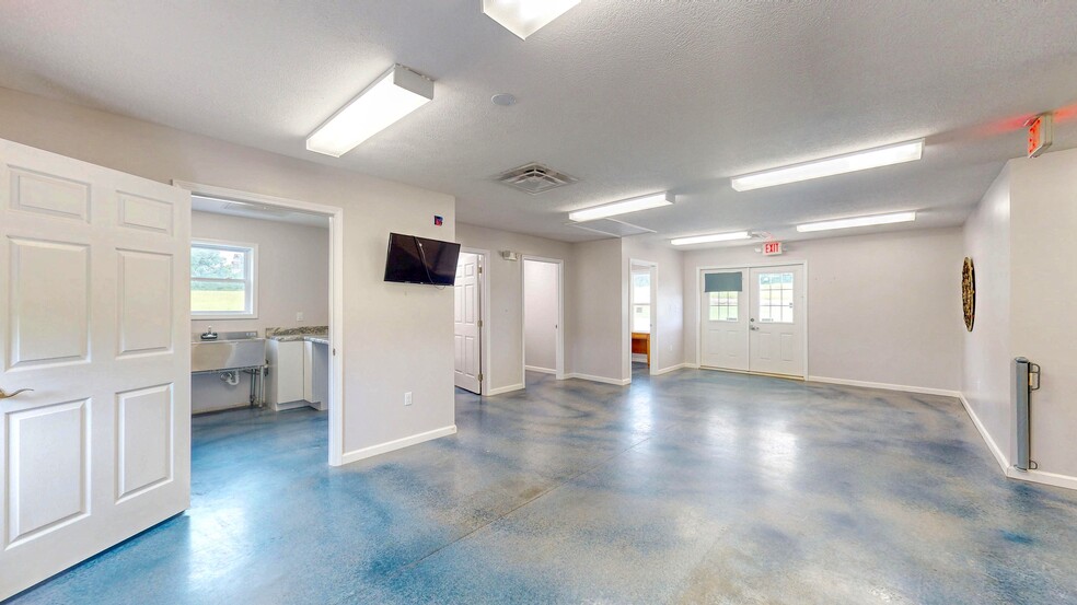 More Photos Of 63 Wallace Ln, Yuma Flex For Sale