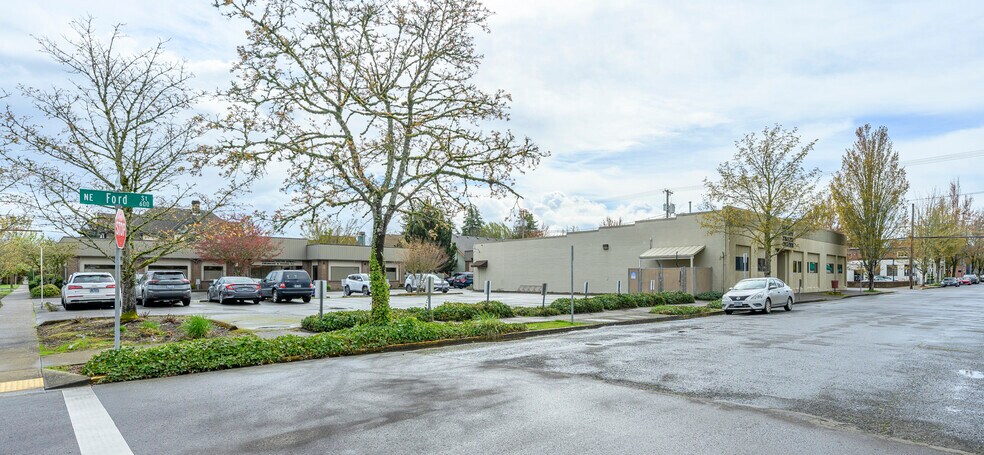 More Photos Of 424 NE Ford St, Mcminnville Office For Sale