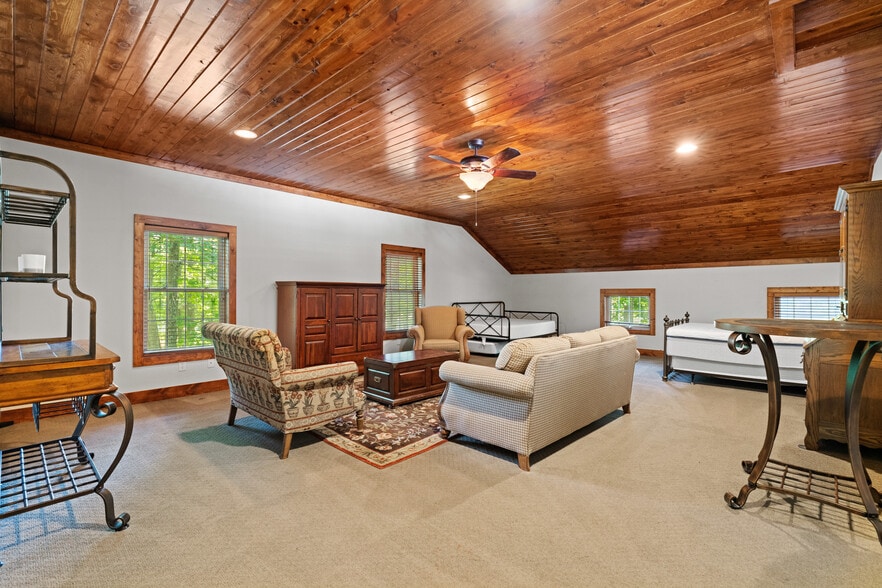 More Photos Of 5455 Plantation Rd, Sunbury Lodge Meeting Hall For Sale