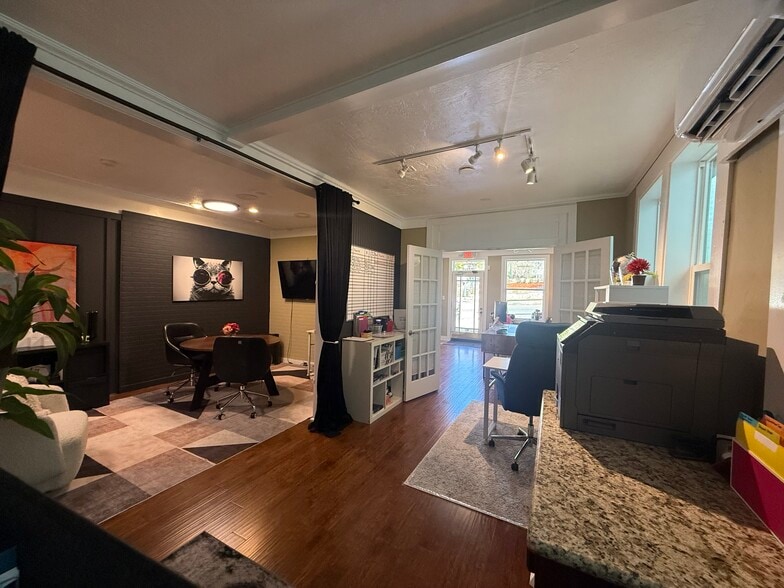 More Photos Of 112 E 5th Ave, Mount Dora Storefront For Lease