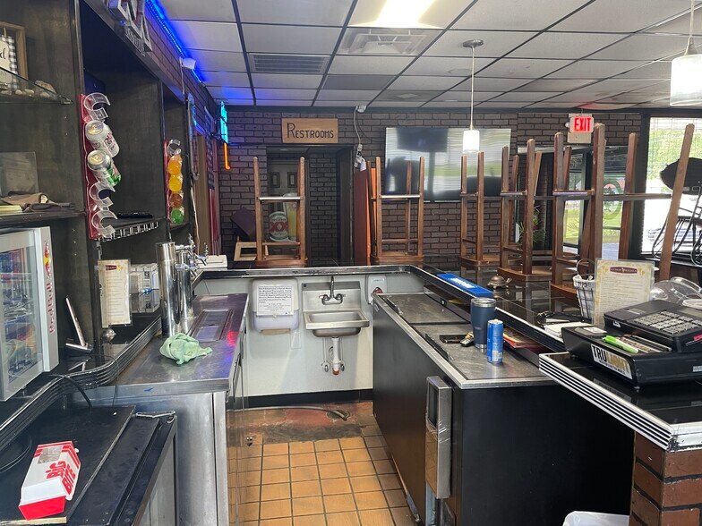 More Photos Of 6891 S Highland Blvd, Grifton Restaurant For Sale