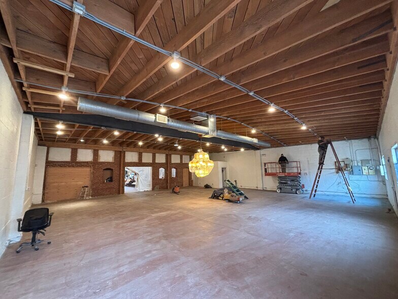 More Photos Of 635 N Western Ave, Los Angeles Storefront For Lease
