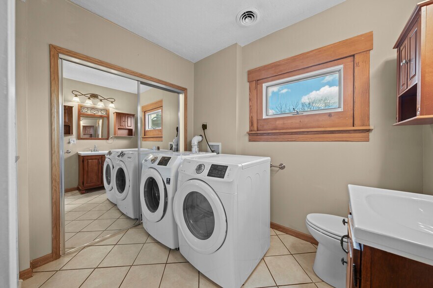 More Photos Of 832 S Main St, Canton Specialty For Sale