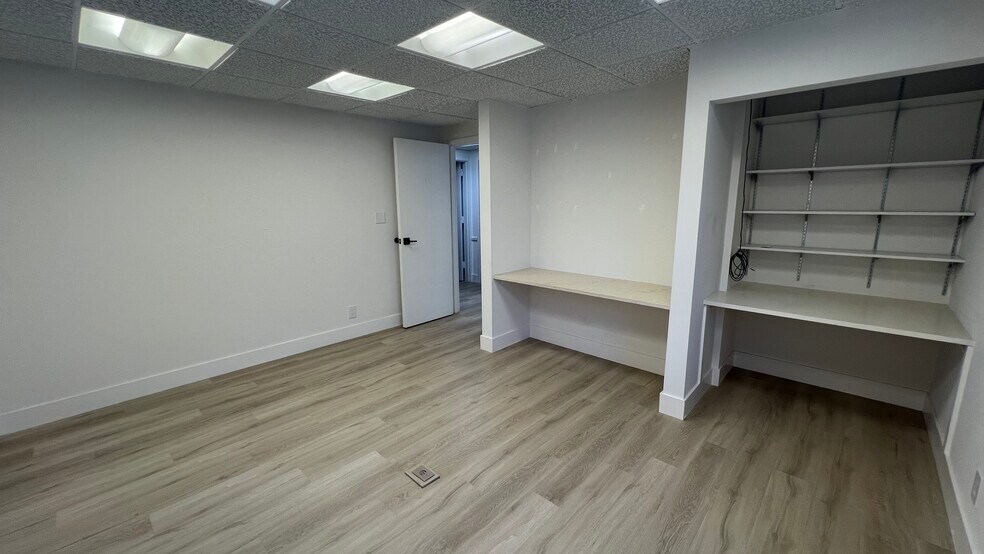 More Photos Of 504 S Moody Ave, Tampa Office For Sale