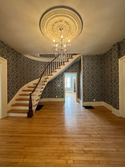 More Photos Of 33 Public Sq, Brecksville Office For Lease