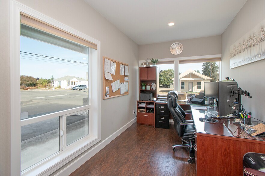 More Photos Of 495 Spruce St, Sequim Office For Sale
