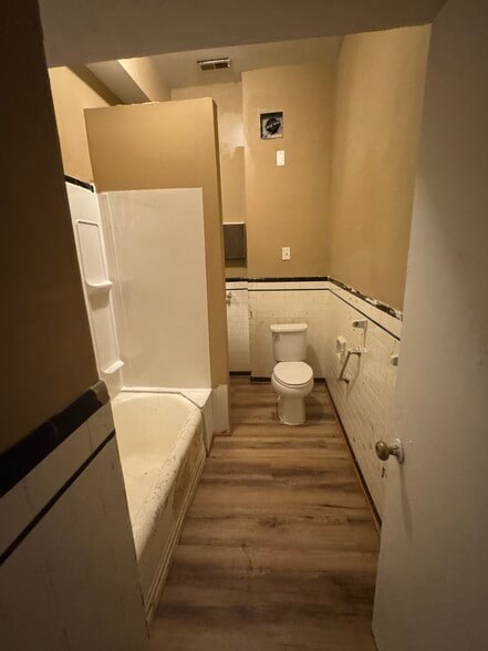 More Photos Of 2449 Shirley Ave, Baltimore Flex For Sale