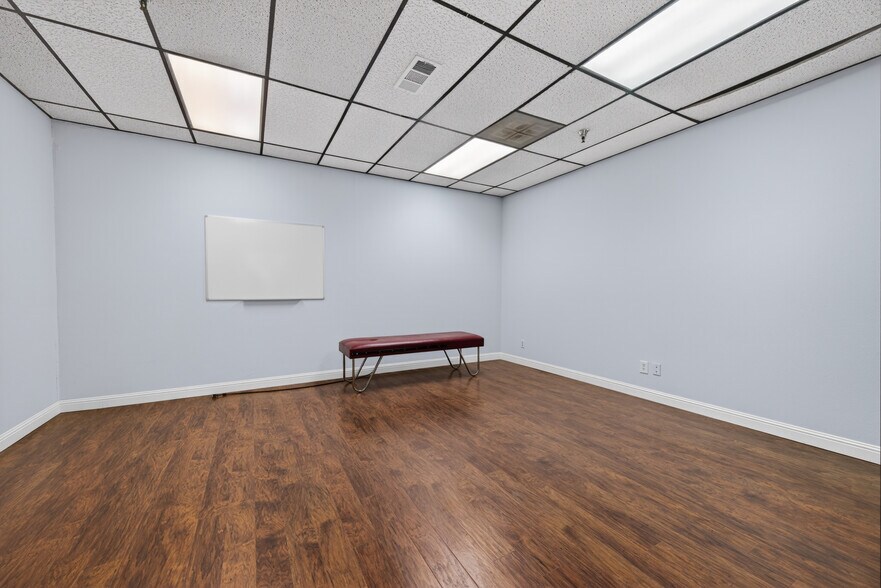 More Photos Of 4125 Market St, Ventura Light Manufacturing For Sale