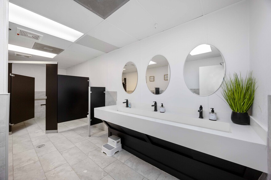 More Photos Of 7746 Almeda Genoa Rd, Houston Religious Facility For Sale