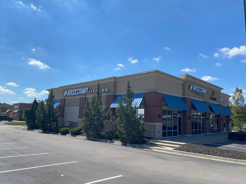 More Photos Of 8661-8667 W 135th St, Overland Park Freestanding For Lease