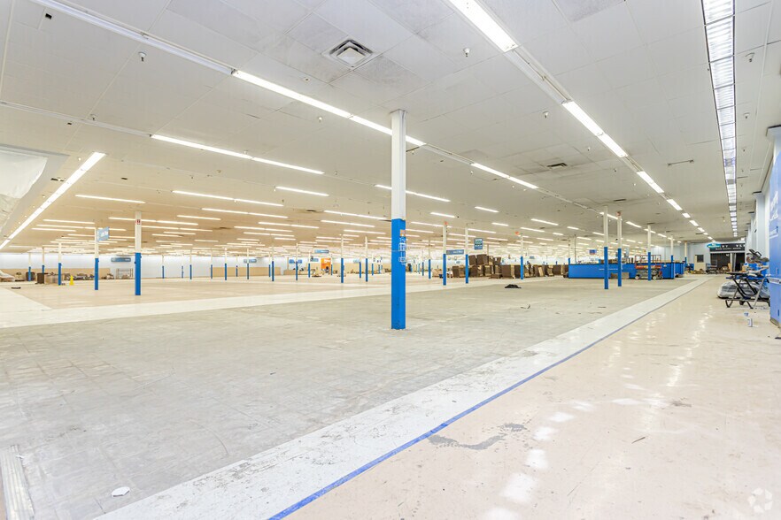 More Photos Of 1229 NW Evangeline Trwy, Lafayette Distribution For Sale