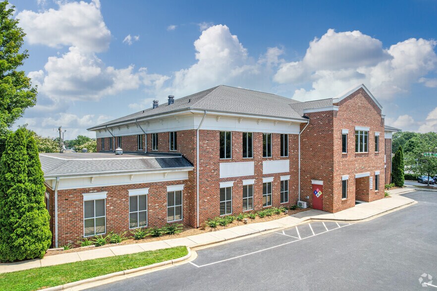 More Photos Of 2435 Plantation Center Dr, Matthews Medical For Sale