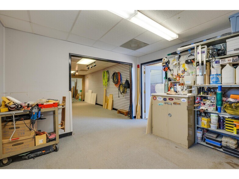 More Photos Of 16110 Lake Travis Dr, Austin Industrial For Lease