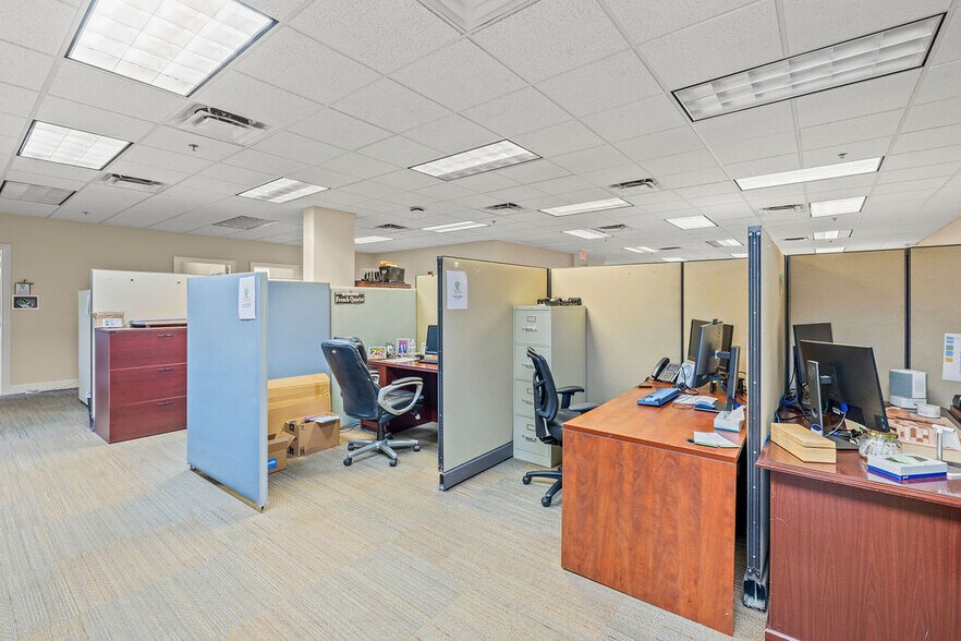 More Photos Of 1555 Indian River Blvd, Vero Beach Medical For Lease