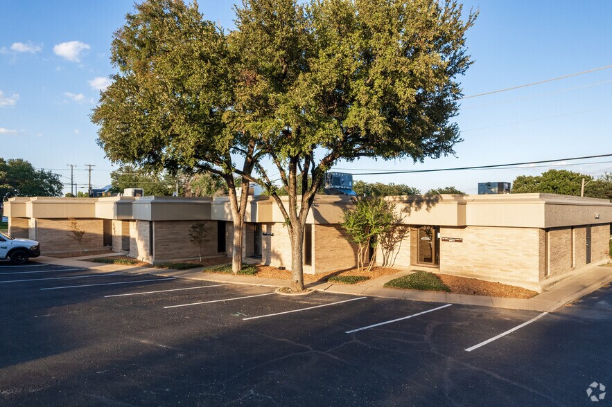 More Photos Of 3600 Hulen St, Fort Worth Office For Lease