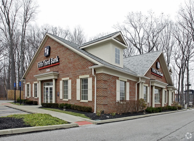 More Photos Of 24149-25389 Cedar Rd, Lyndhurst Unknown For Lease